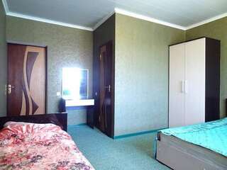 Гостиница Guest House on Krasnodarskaya Геленджик Трехместный номер с балконом-3
