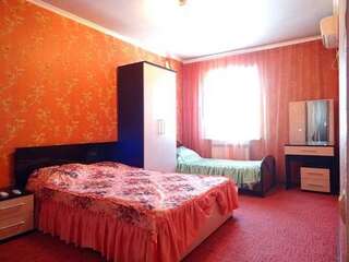 Гостиница Guest House on Krasnodarskaya Геленджик Трехместный номер -5
